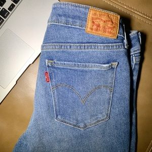 Levi’s ♠️711 Skinny Jeans